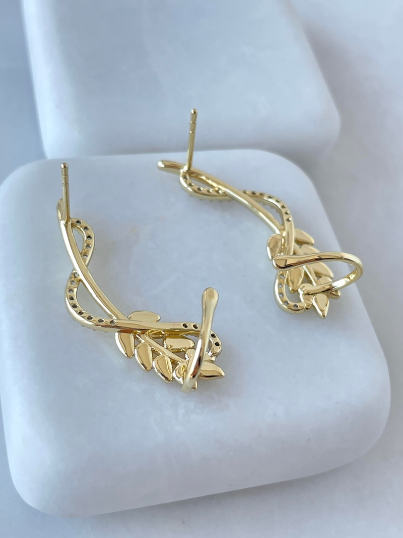 Özel Seri Gömme Taşlı Yaprak Model Kıkırdaklı Küpe Gold