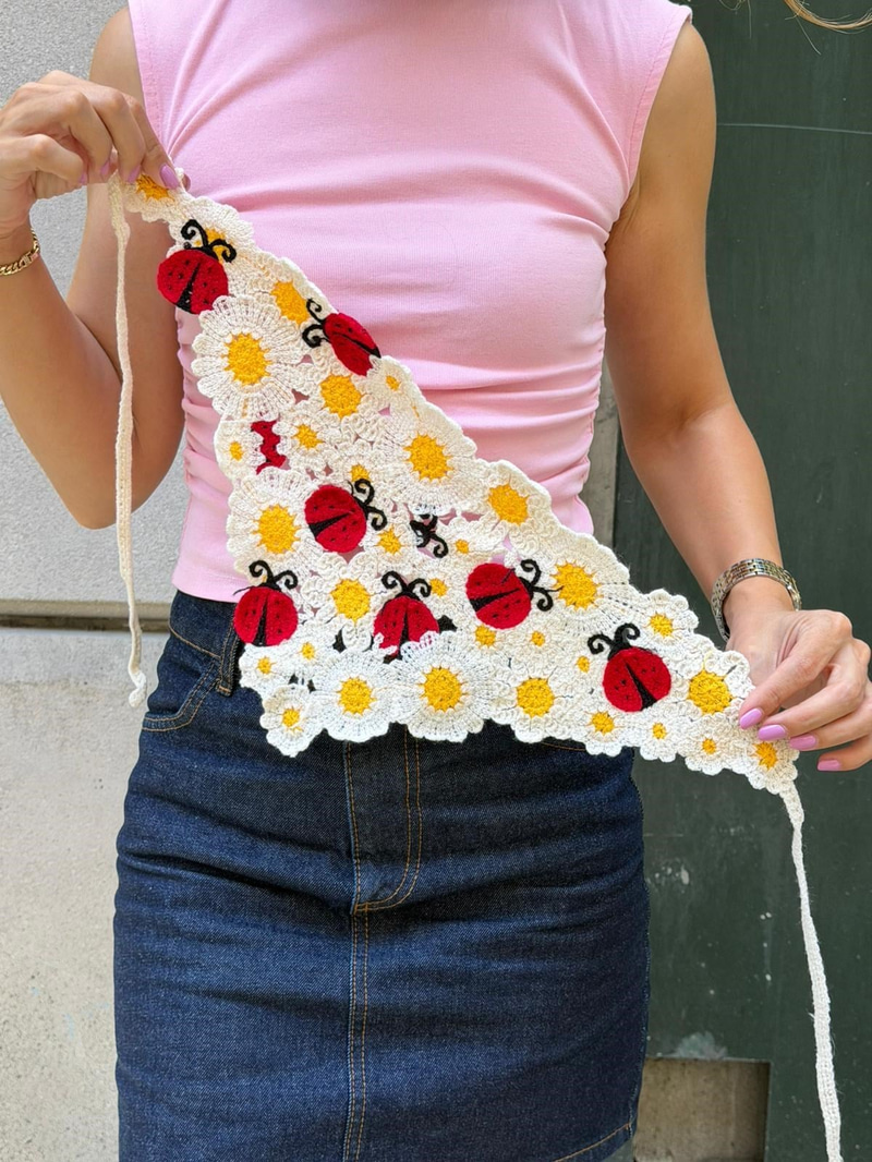 Uğur Böceği Desenli İpli Üçgen Bandana Renkli