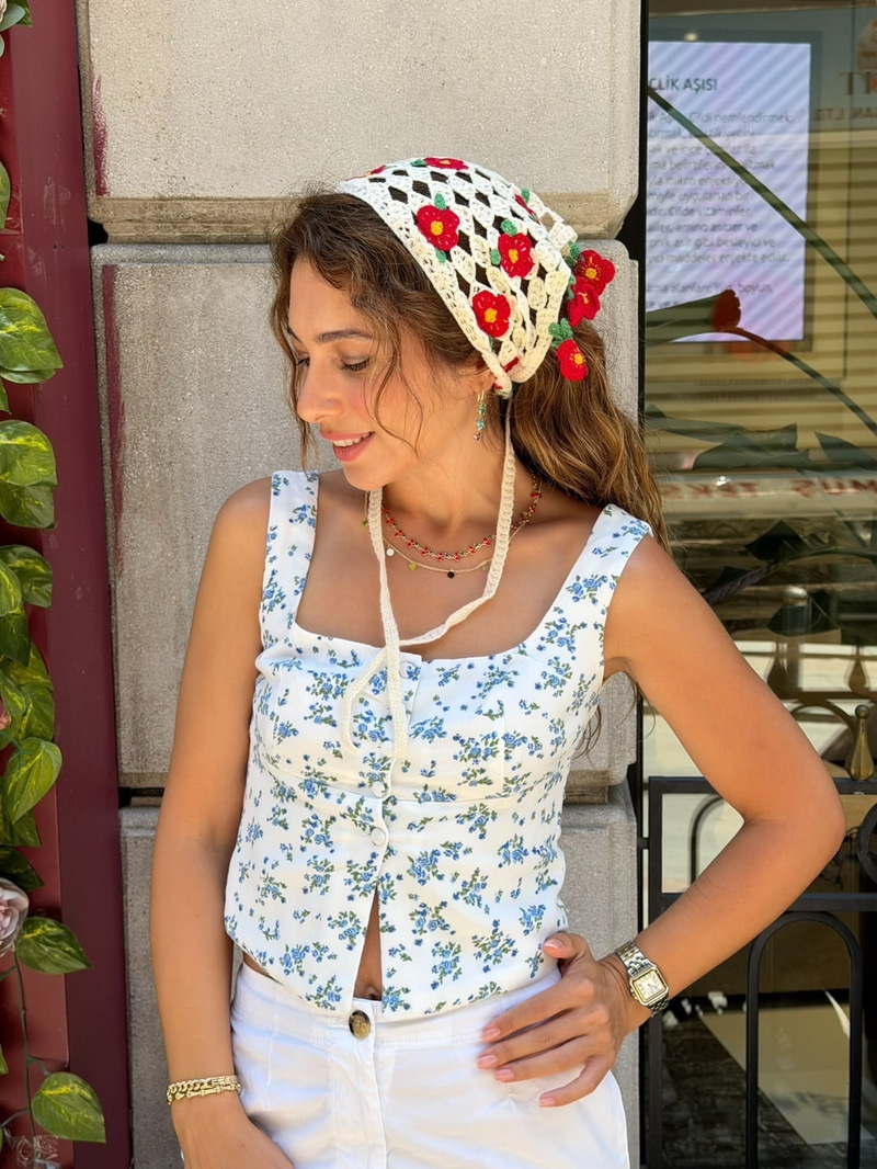 Çiçek Sallantılı Üçgen Bandana Kırmızı