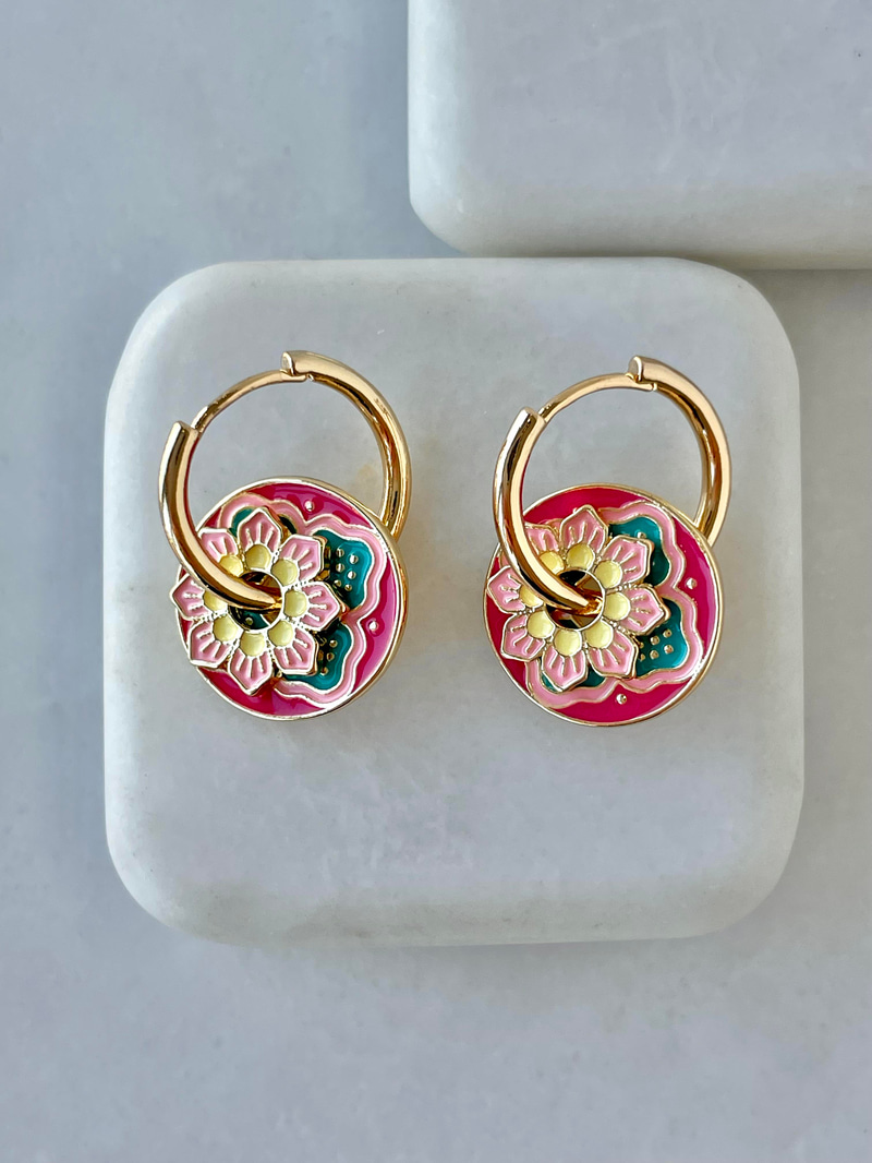 Charmlı Pembe Çiçek Küpe