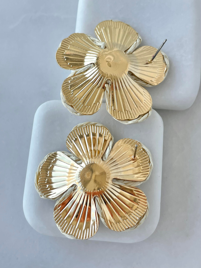 Hasır Bej Papatya Küpe Gold