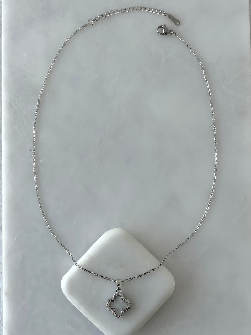 Çelik Taşlı Yonca Kolye Beyaz-Gümüş