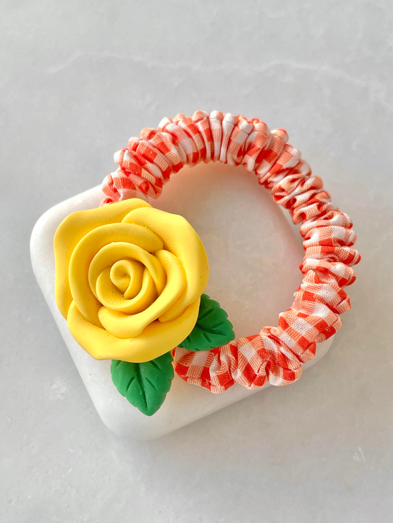 Gül Model Kareli Scrunchie Toka Sarı