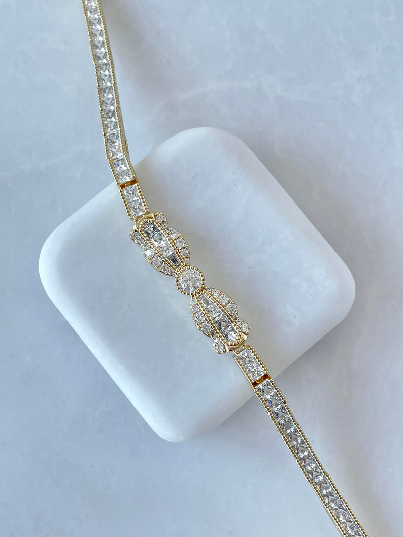 Özel Seri Kristal Taşlı Fiyonk Model Bileklik Gold