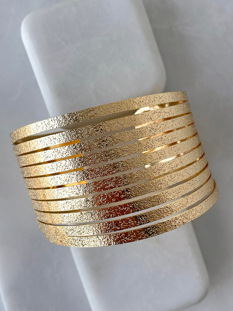 Altın Kaplama Işıltılı Çizgili Kelepçe Gold