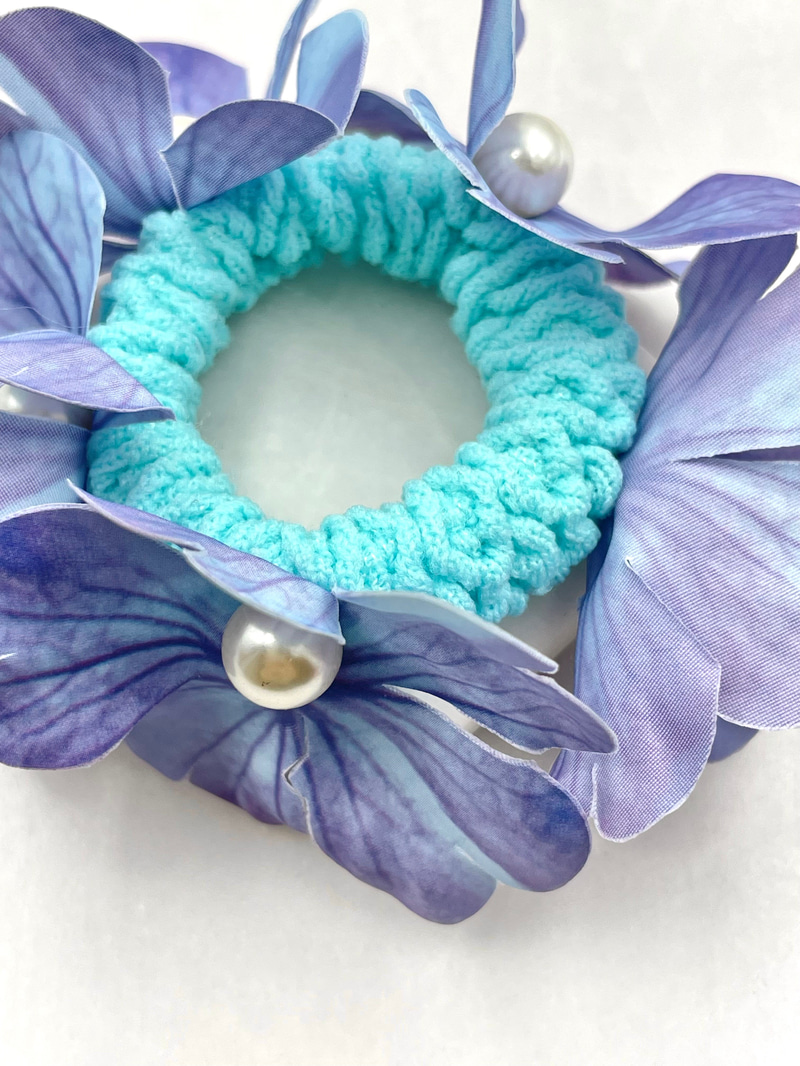 Dizi İnci Çiçekli Scrunchie Toka Mavi