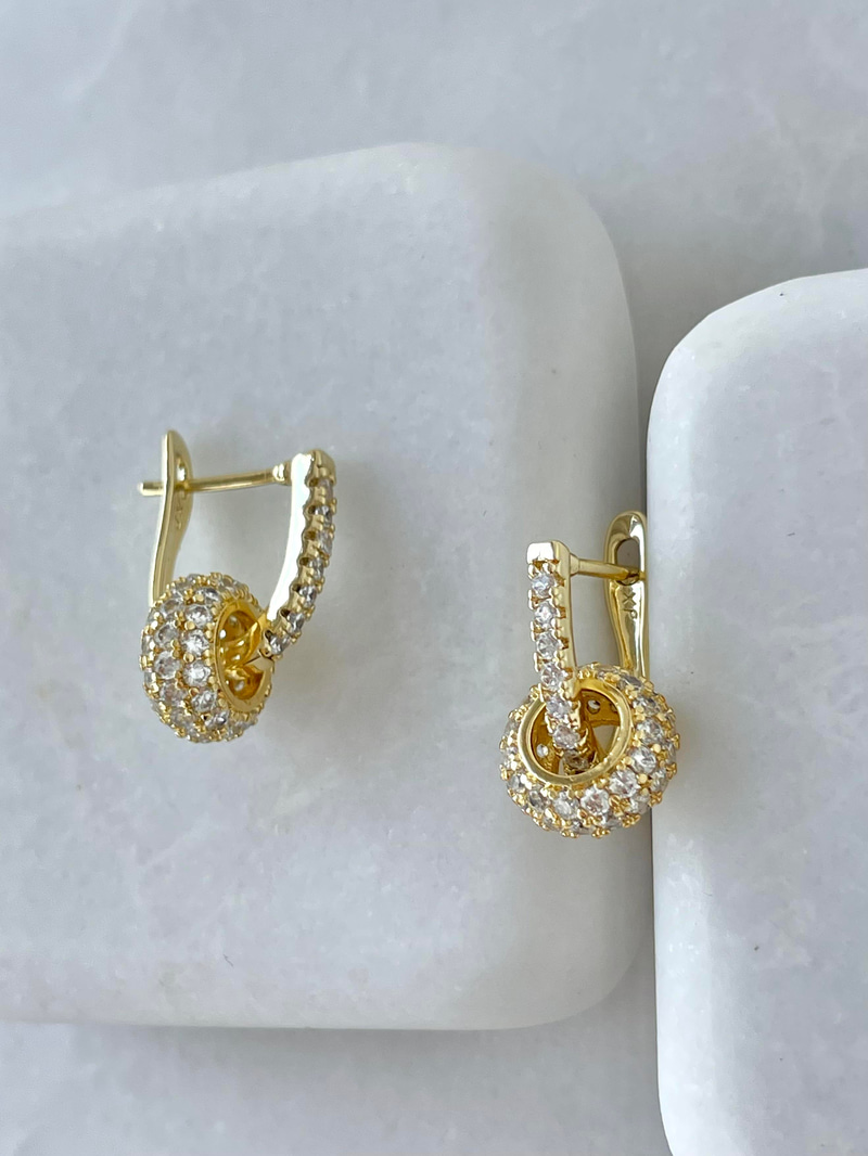 Özel Seri Gömme Taşlı Silindir Charmlı Küpe Gold