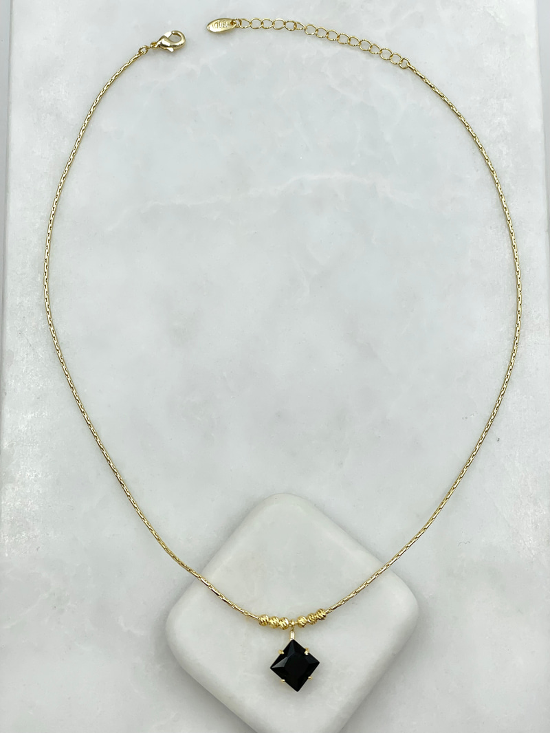 Altın Kaplama Siyah Kare Kristal Taşlı Kolye Gold