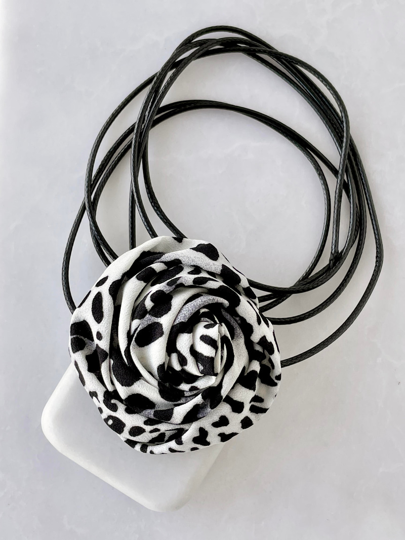 Leopar Gül Choker Kolye Siyah