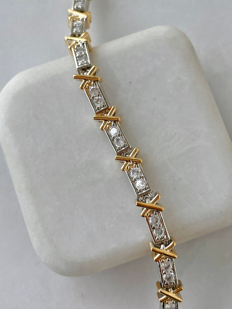 Çelik Gold Detaylı X Bileklik