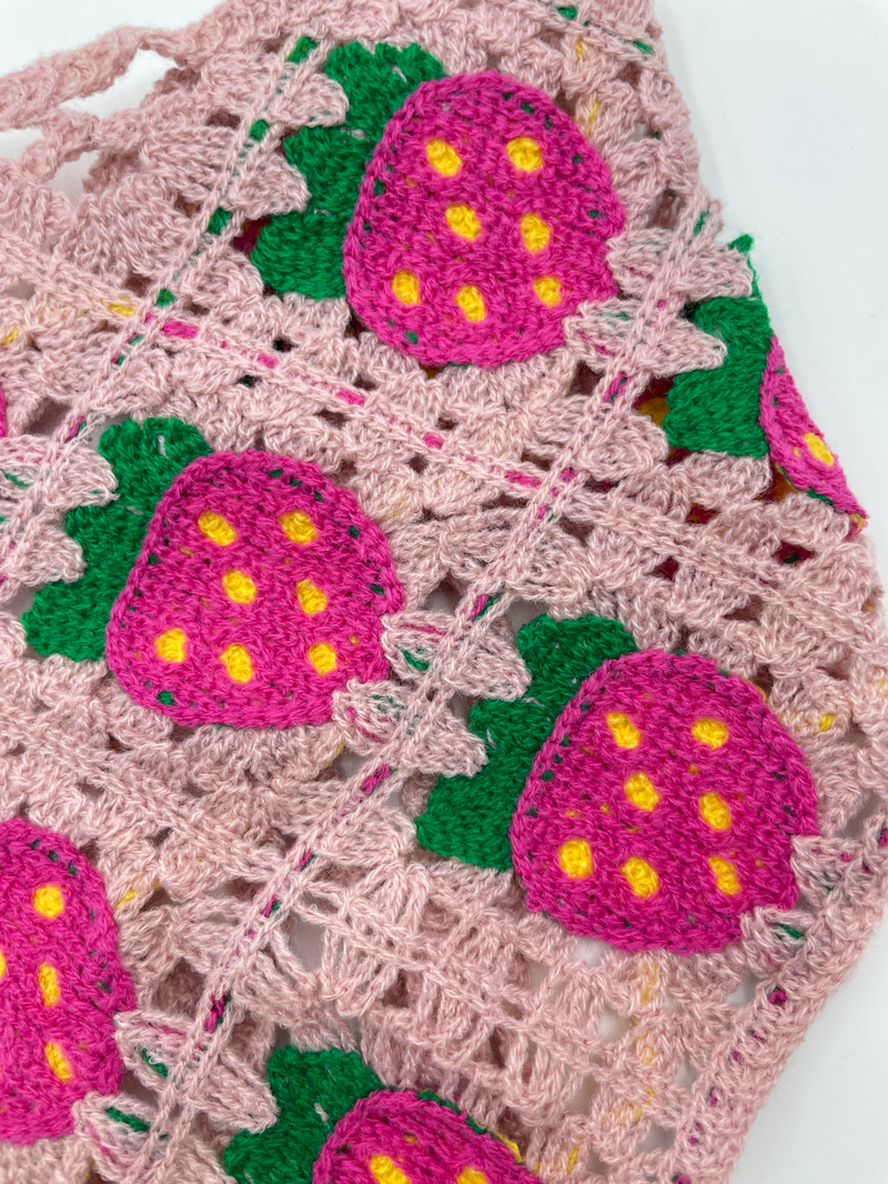 Çilek Desenli Örgü Bandana Pembe