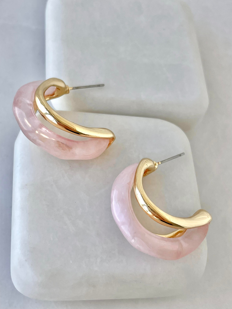 Gold Detaylı Akrilik Küpe Pembe