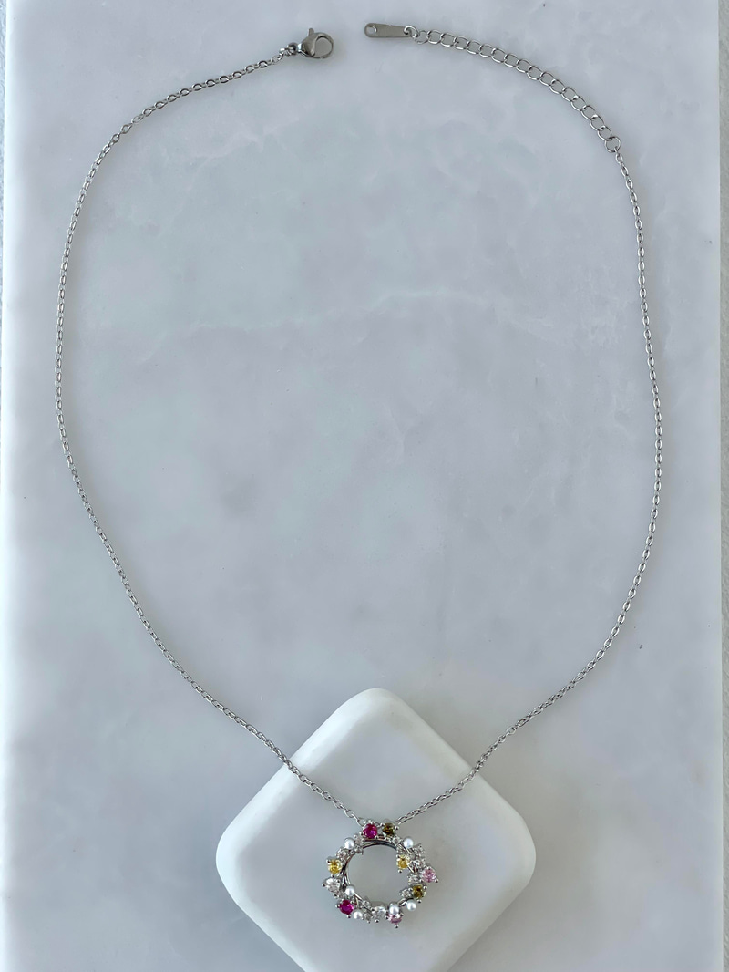 Çelik Renkli Kristal Taşlı Daire Kolye Gümüş