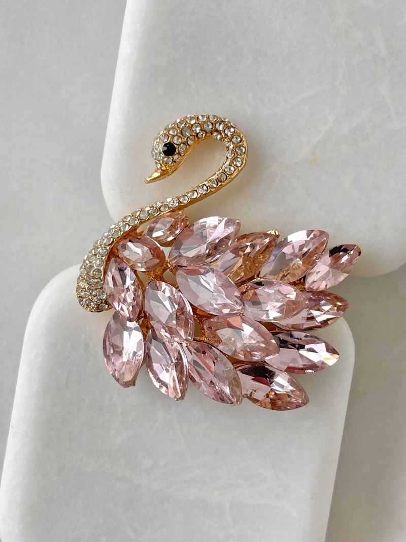 Pembe Kristal Taşlı Kuğu Broş Gold