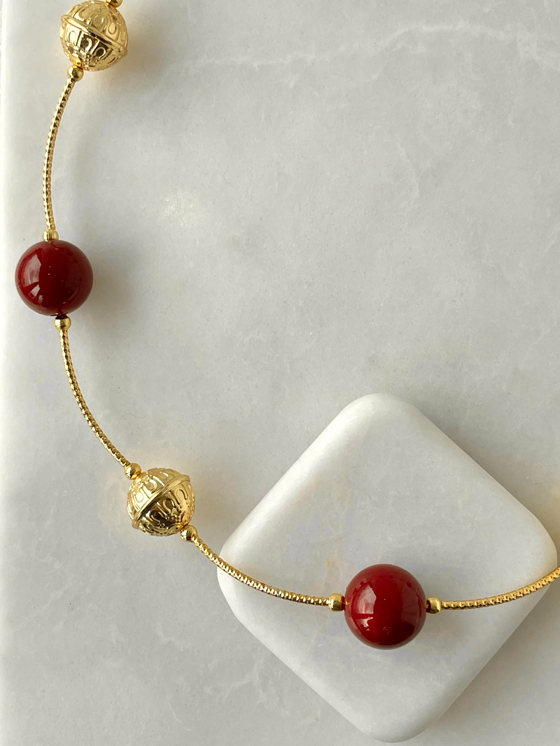 Gold İşlemeli Topçuklu Bordo Vintage Kolye