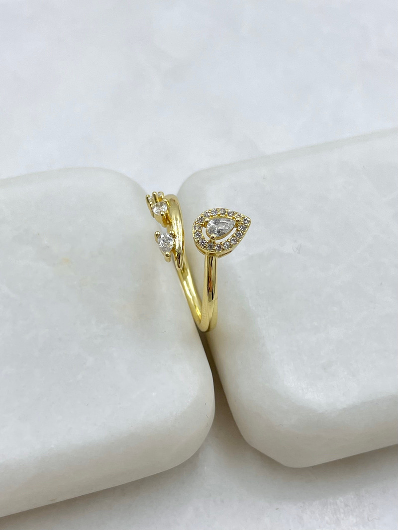 Altın Kaplama Kristal ve Gömme Taşlı Damla Yüzük Gold