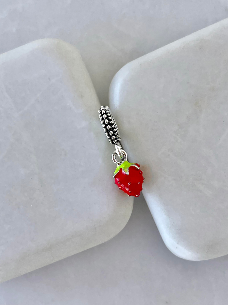 Çilek Sallantılı Pndr Charm