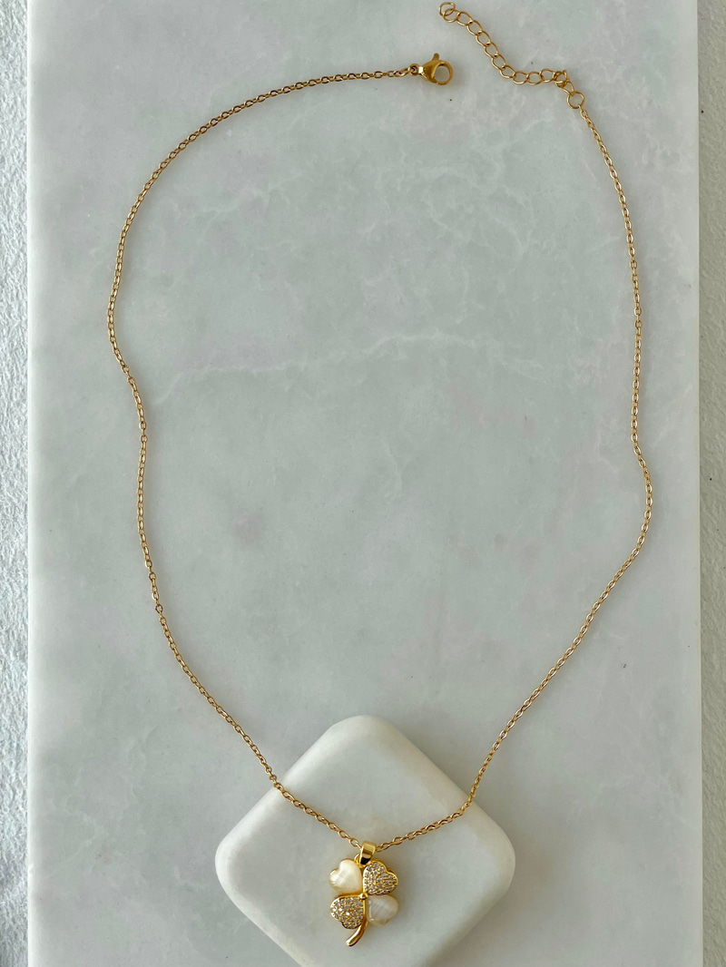 Çelik Opal ve Gömme Taşlı Yonca Kolye Gold