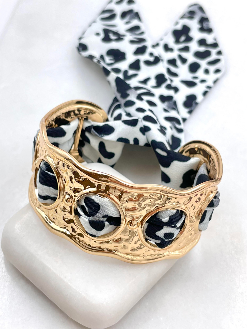 Altın Kaplama Leopar Desenli Fularlı Kelepçe Gold