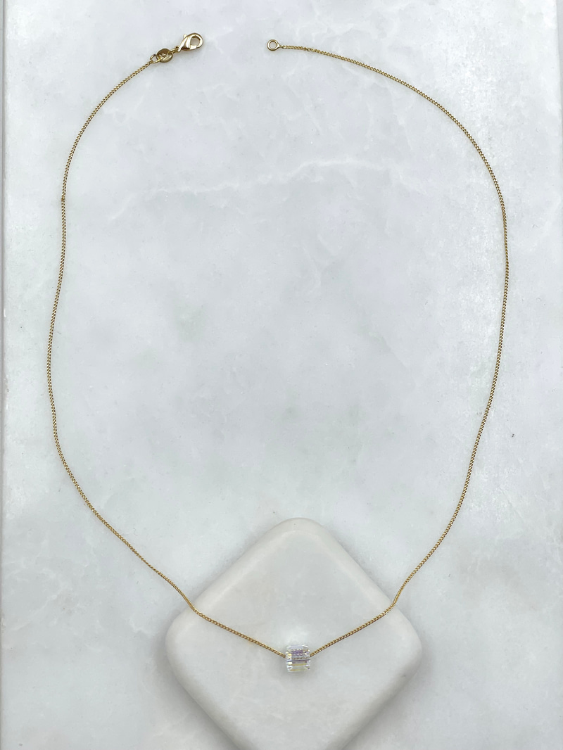 Özel Seri Yansımalı Küp Swarovski Kolye Gold