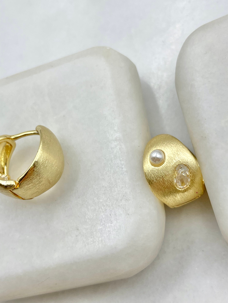 İnci ve Taşlı Mat Oval Küpe Gold