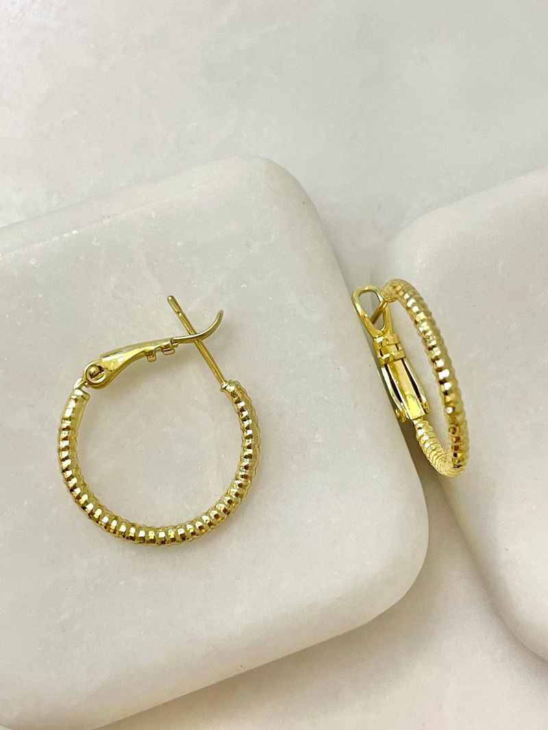 Özel Seri Tırtık Model Minik Halka Küpe Gold