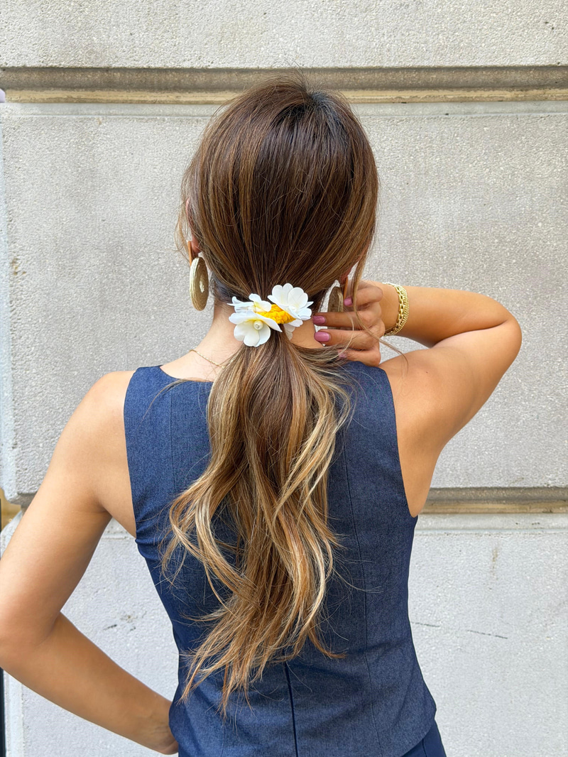 Dizi İnci Çiçekli Scrunchie Toka Beyaz