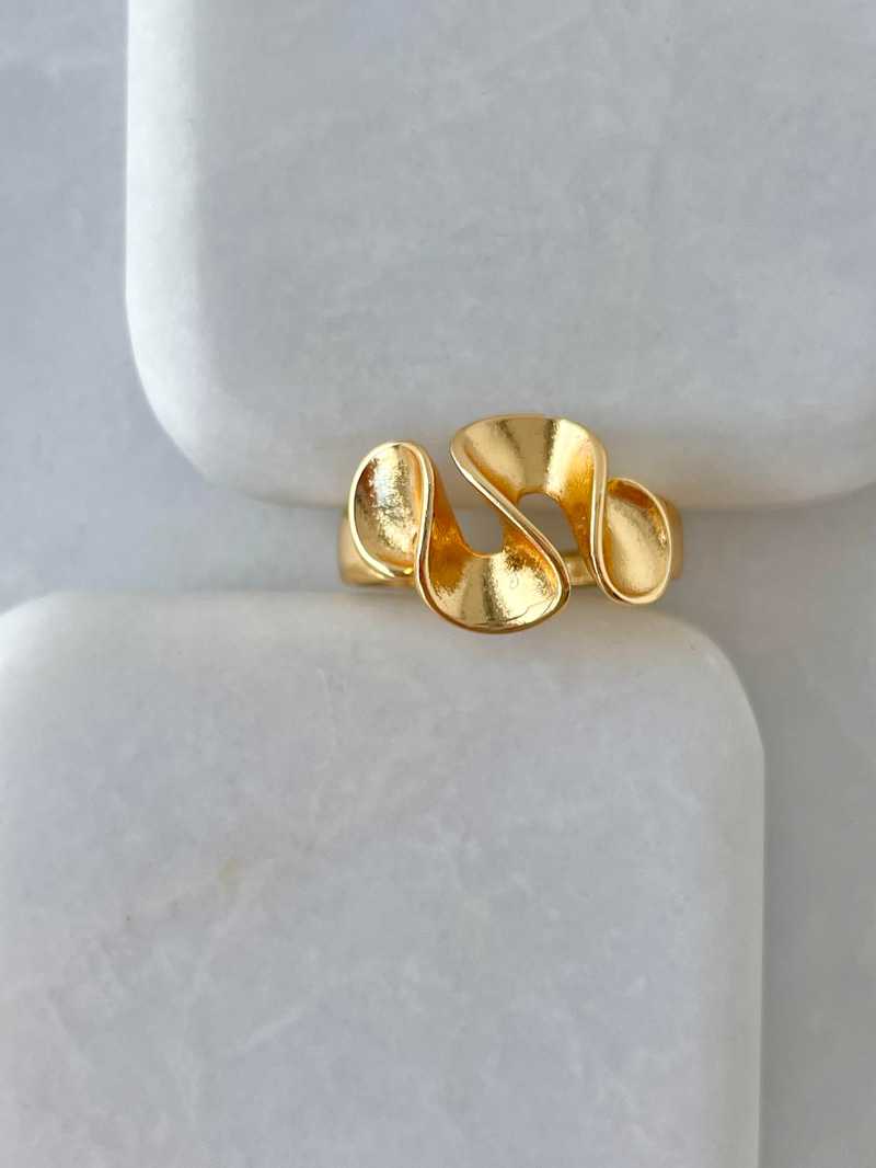 Altın Kaplama Kıvrım Model Yüzük Gold