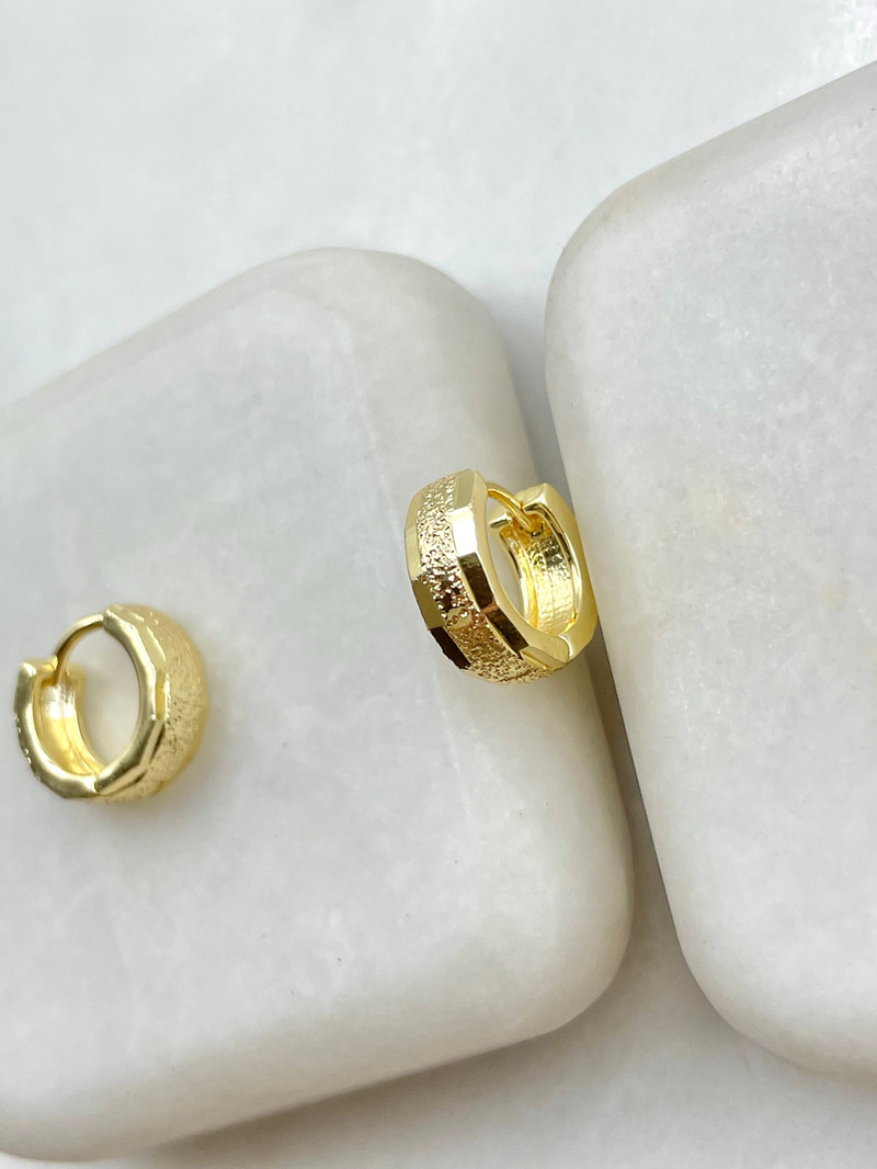 Kumlu ve Yansımalı Halka Küpe 1.2 cm Gold