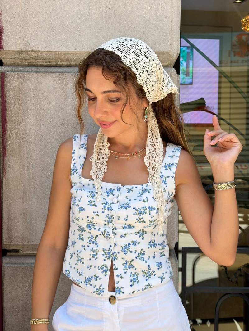 Çiçek Desenli Üçgen Bandana Ekru Renkli