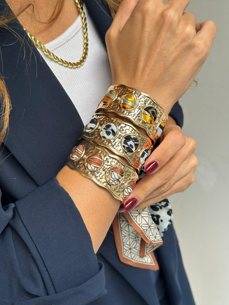 Altın Kaplama Zincir Desenli Fularlı Kelepçe Gold