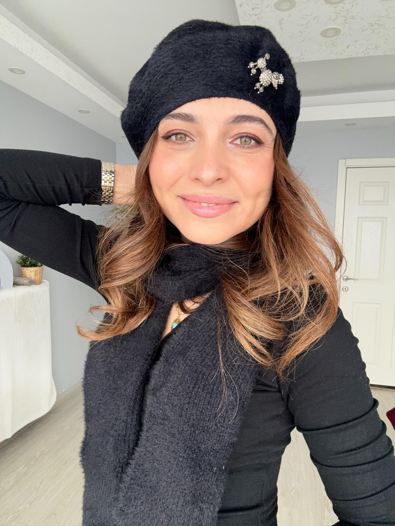 Kristal Taşlı Poddle Broş