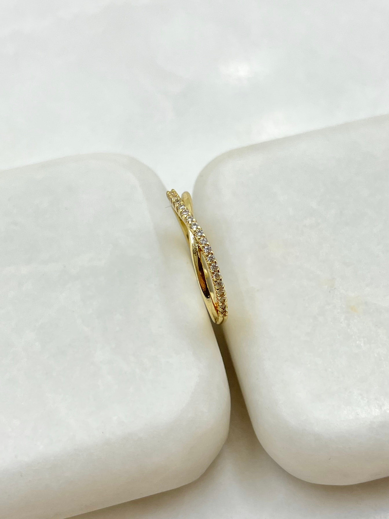 Gömme Taşlı İkili Çapraz Serçe Parmak Yüzük Gold