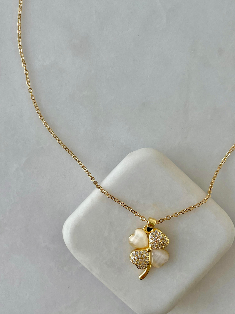 Çelik Opal ve Gömme Taşlı Yonca Kolye Gold