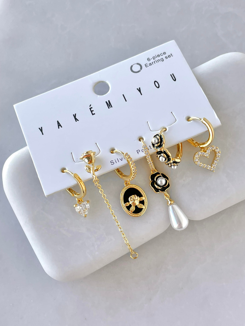 Özel Seri Altılı Siyah Mineli Çiçek ve Kalp Sallantılı Küpe Gold