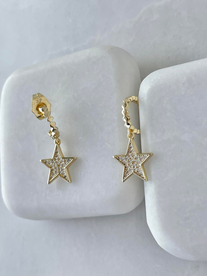 Özel Seri Yıldız Sallantılı Minimal Halka Küpe Gold