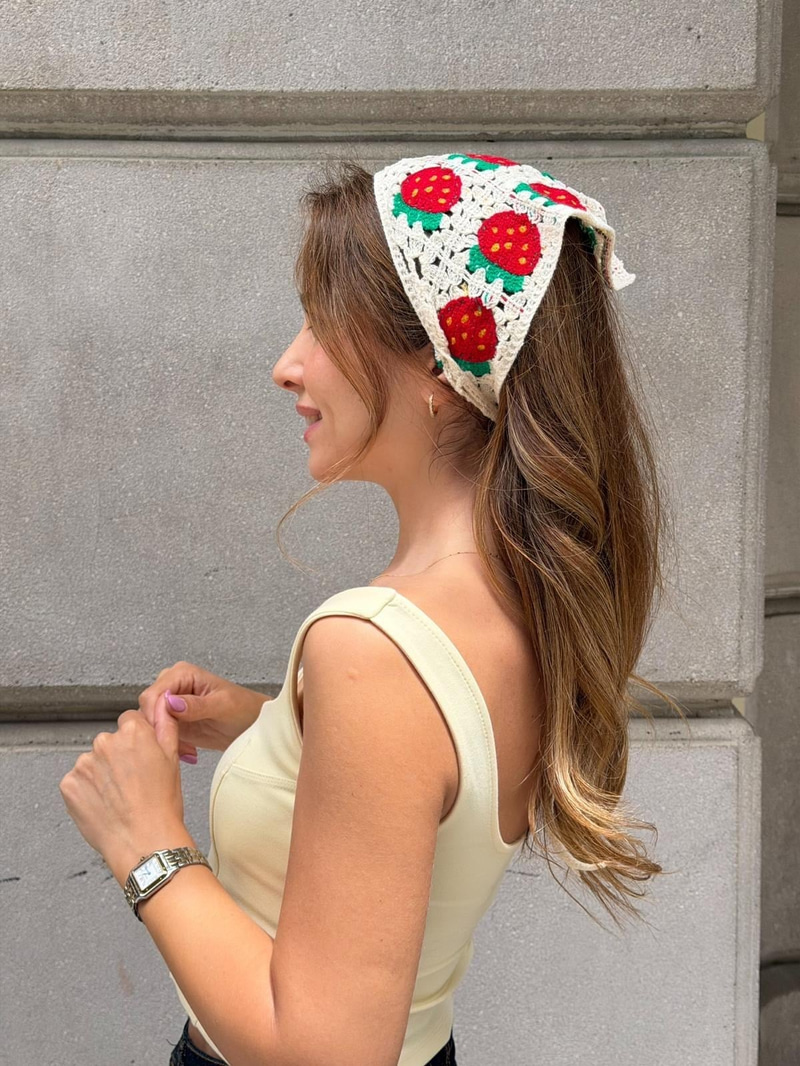 Çilek Desenli Örgü Bandana Ekru