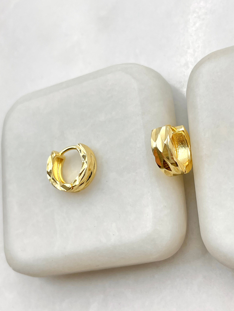 Üçgen Yansımalı Halka Küpe 1.2 cm Gold