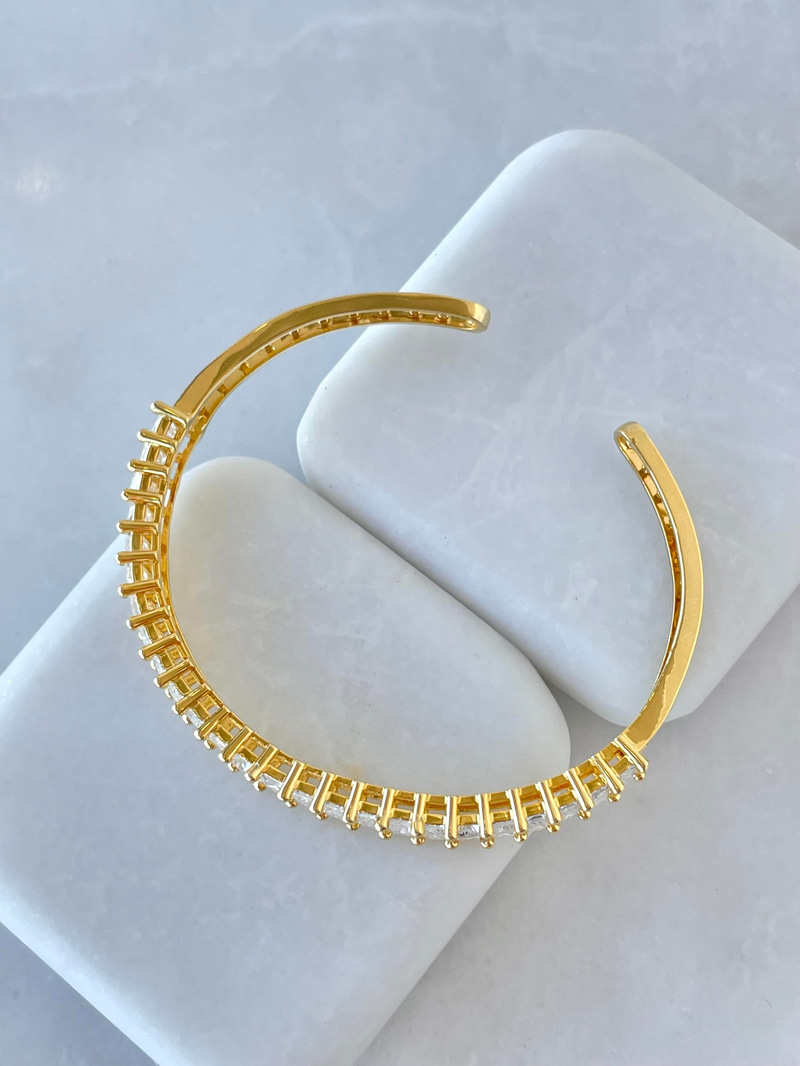 Özel Seri Topçuk ve Baget Taşlı Kelepçe Gold