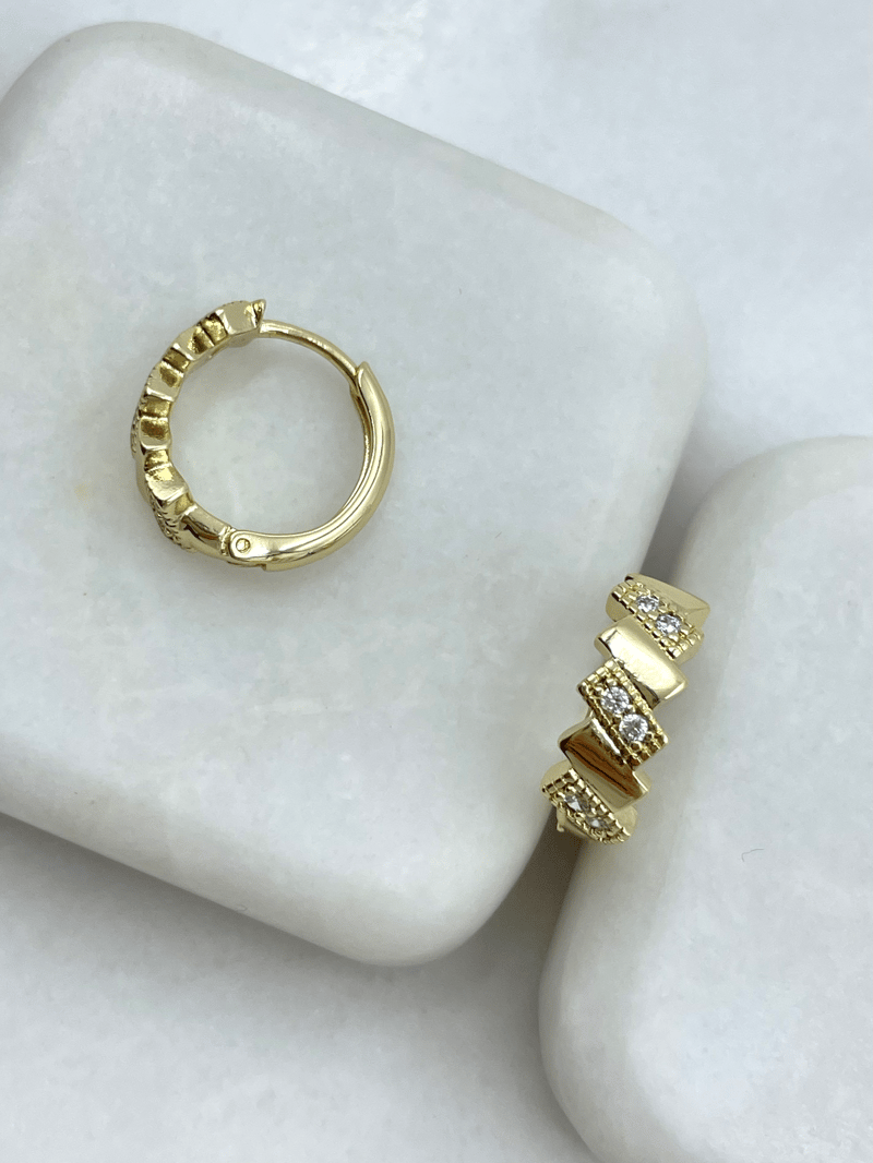 Özel Seri Gömme Taşlı Asimetrik Model Halka Küpe Gold