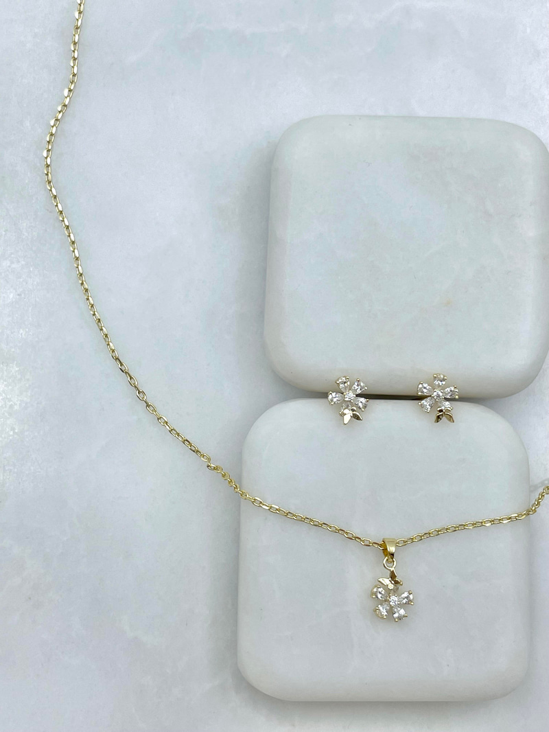 Özel Seri Kristal Taşlı Çiçek Kolye ve Küpe Seti Gold