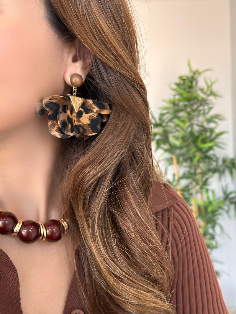 Leopar Çiçek Sallantılı Küpe
