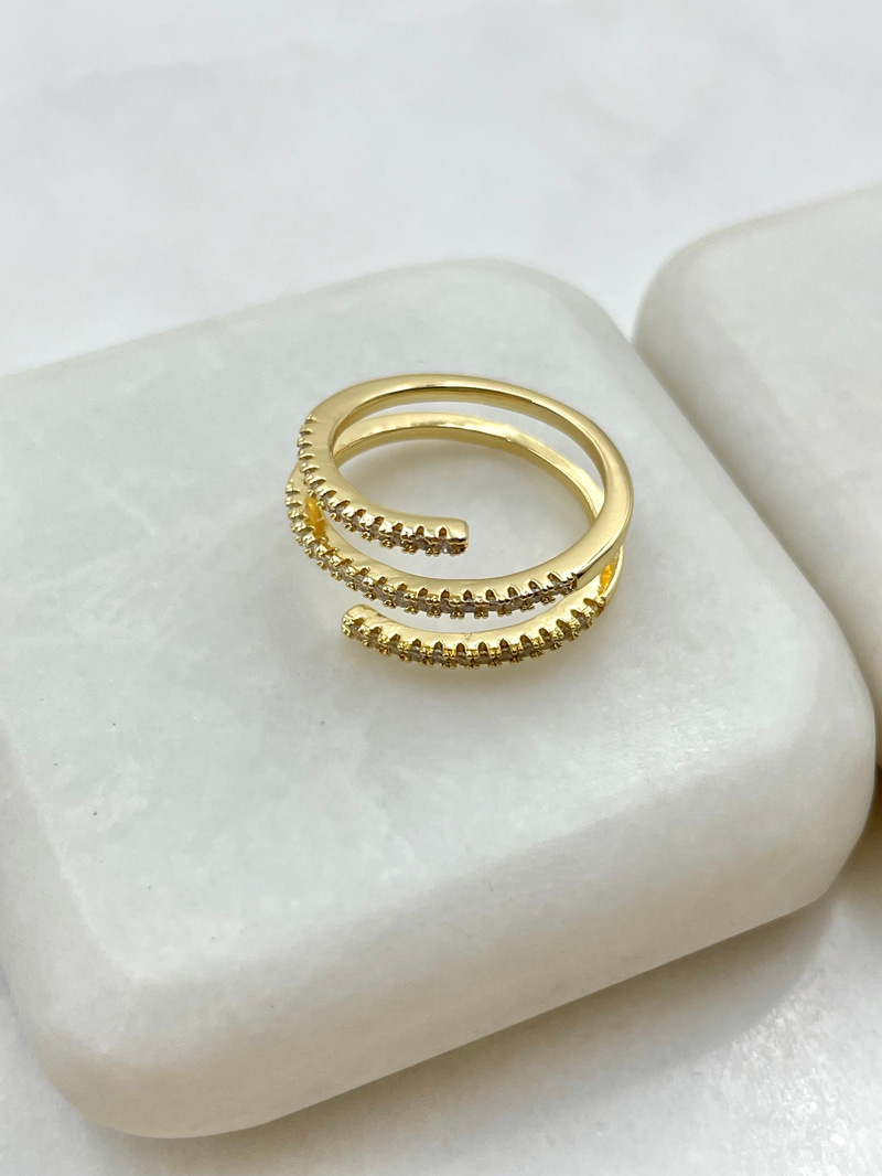 Üç Sıra Gömme Taşlı Serçe Parmak Yüzük Gold