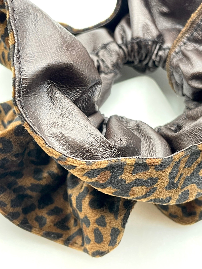 Deri Detaylı Leopar Scrunchie Toka Renkli