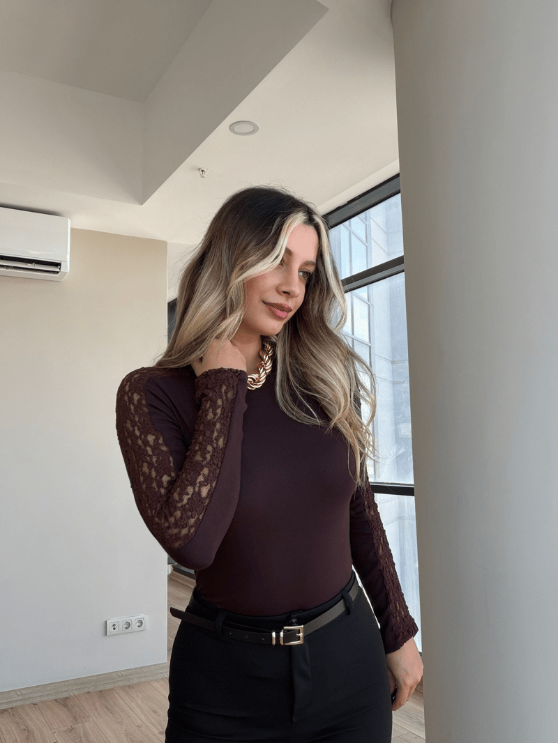 Kolları Dantel Detay Zr Model Parmak Geçmeli Bluz