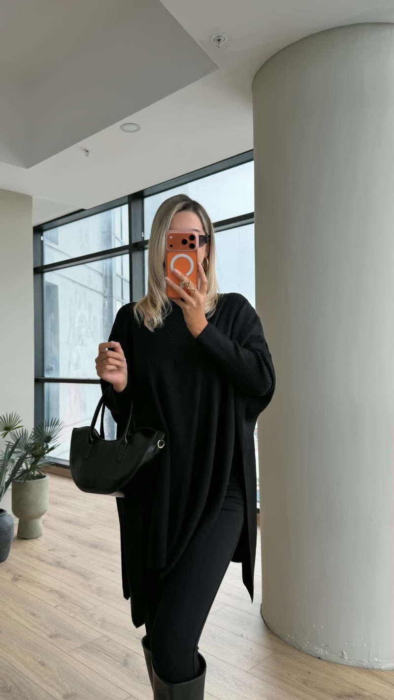 Emara Yan Yırtmaçlı Oversize Triko Siyah