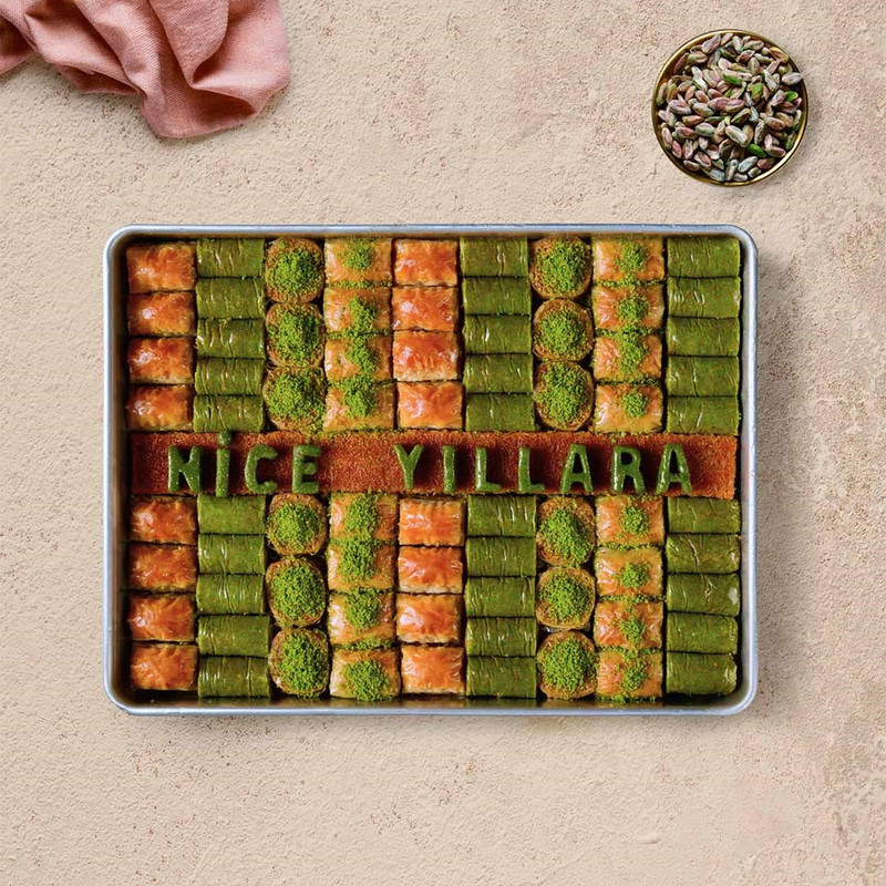 Karışık Doğum Günü Baklava Tepsisi - Size Özel