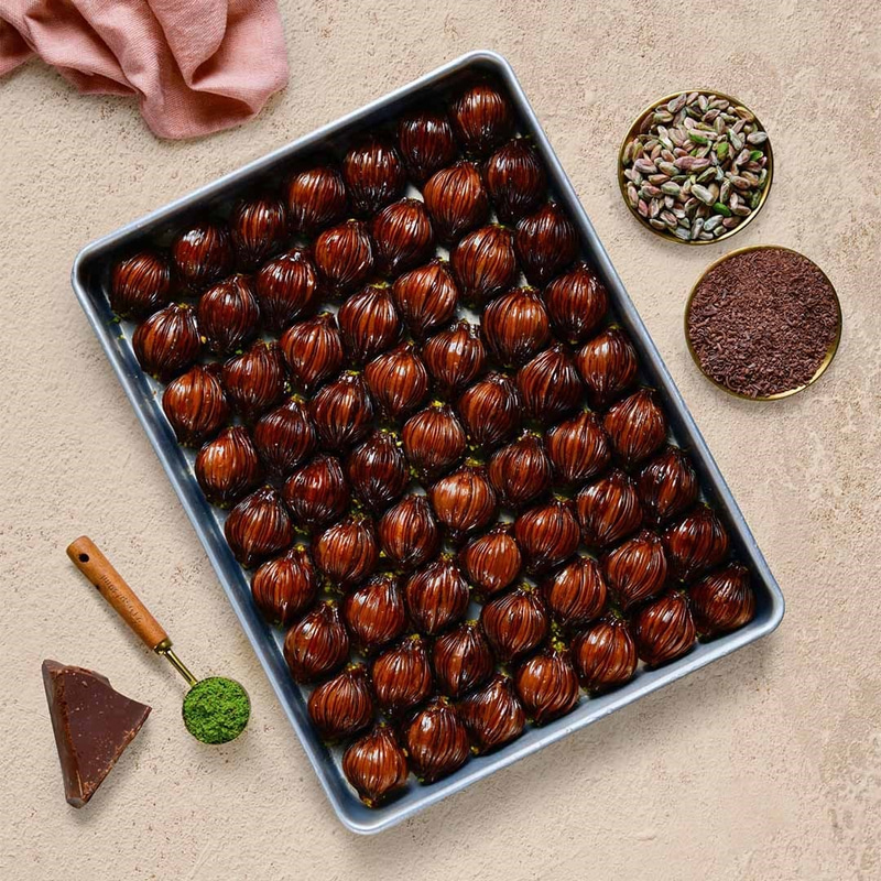 Çikolatalı Fıstıklı Midye Baklava Tepside