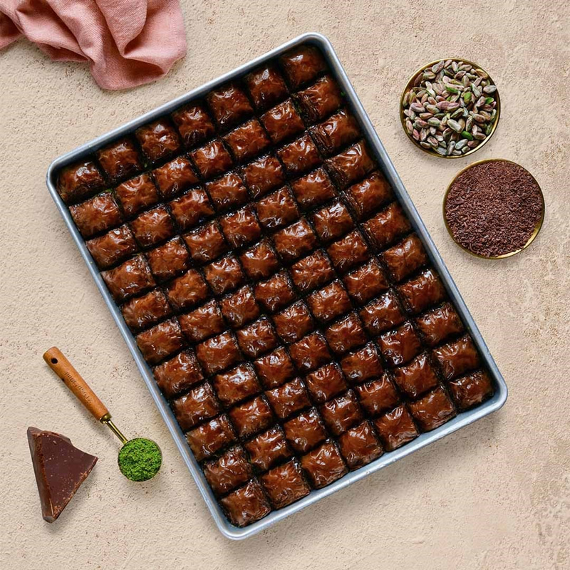 Fıstıklı Çikolatalı Baklava Tepside