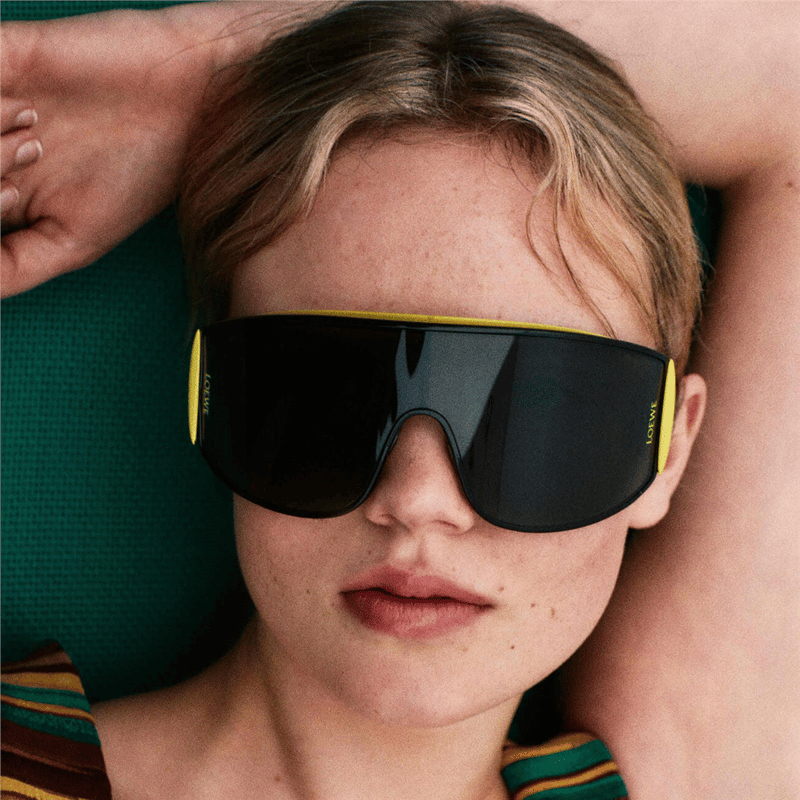 Loewe Signature LW40202U 02A Kadın Güneş Gözlüğü